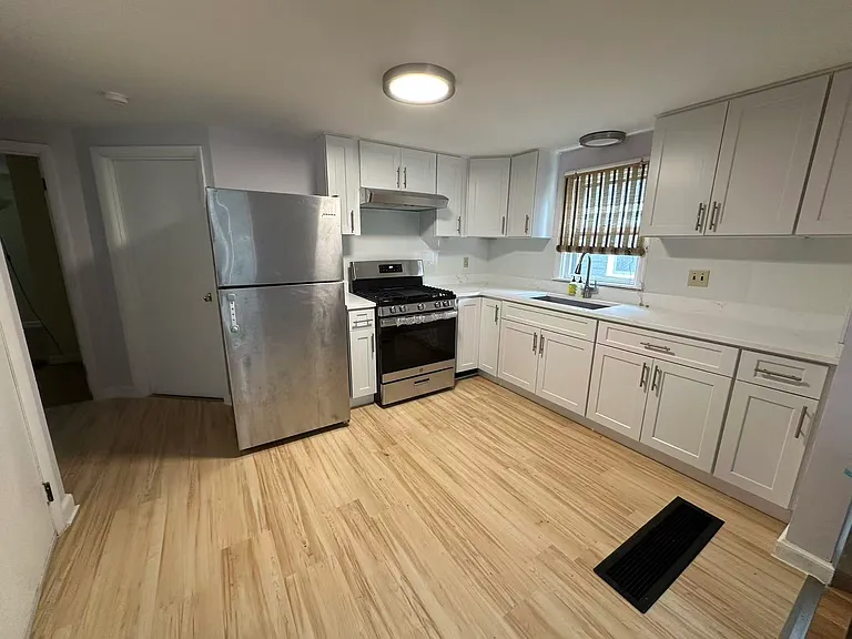 279 Auburndale Ave #279 — Photo 4