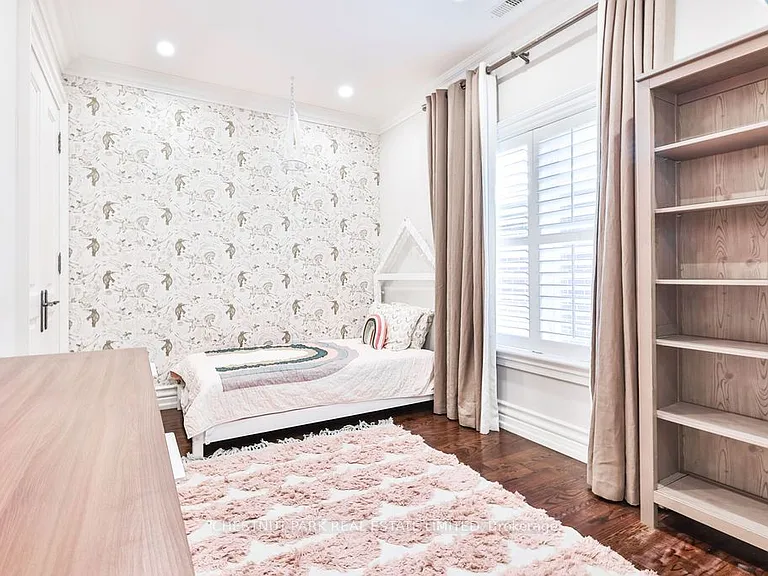 182 Saint Leonards Ave — Photo 36