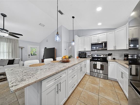 3rd image of 5809 Seagrape Dr