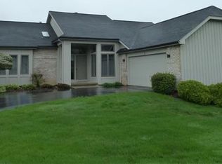2 Linden Cv, Pittsford, NY 14534