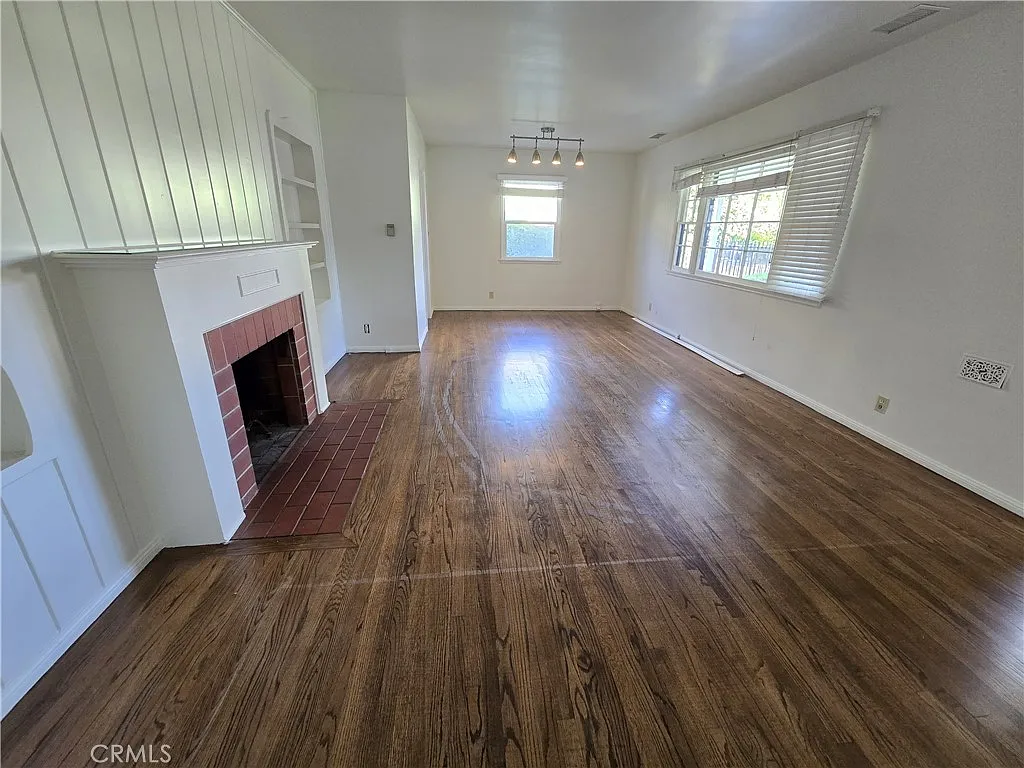 3 bed, 1162 sqft, $3,950 — Photo 4