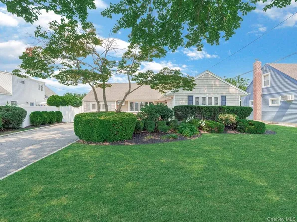 2643 Landman Lane, North Bellmore, NY 11710