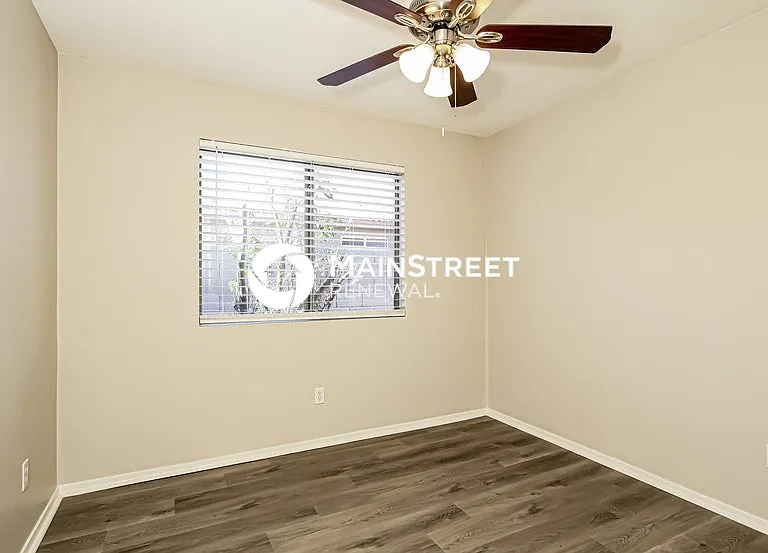 8818 W Loma Ln — Photo 7