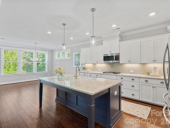 3rd image of 6132 Sandy Point Ln