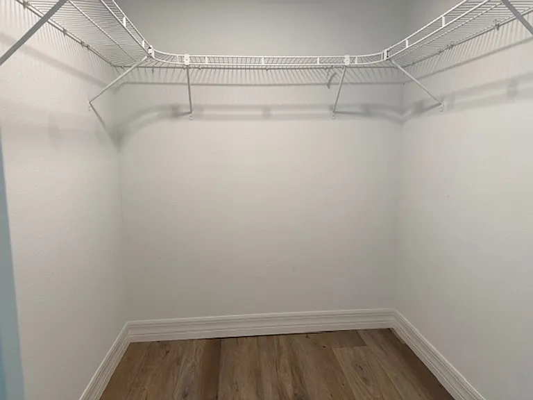 510 Jackson Ave — Photo 13