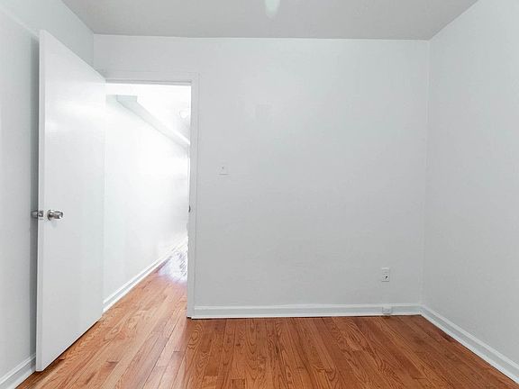 5th image of 320 W 22nd St APT 2