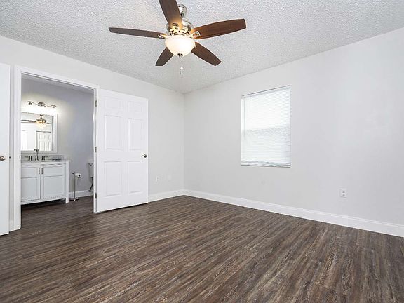 4th image of 226 SE Sable Ln