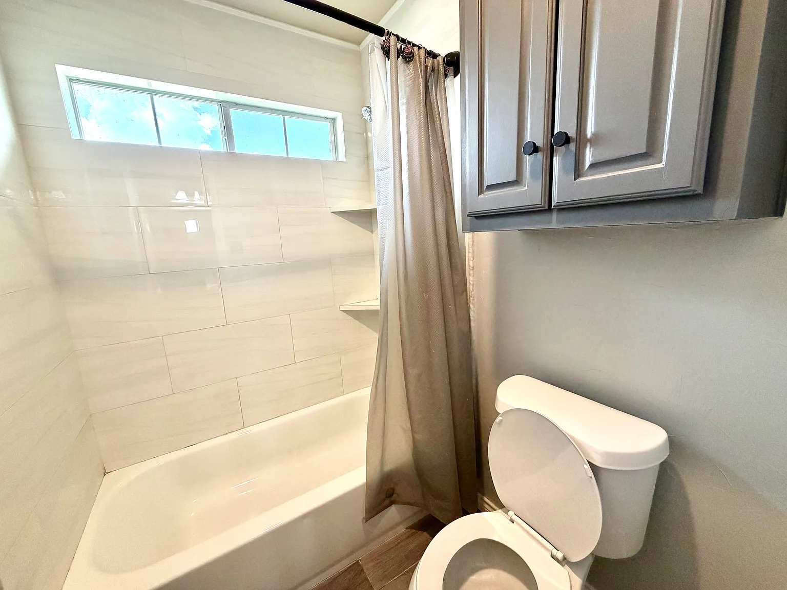 7 bed, 3824 sqft, $3,300 — Photo 3