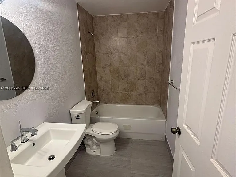14042 NE 2nd Ave #14042 — Photo 5