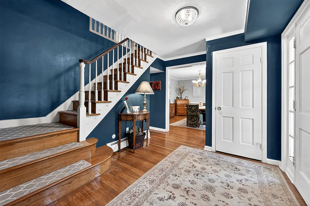 4 bed, 2460 sqft, $4,800 — Photo 4