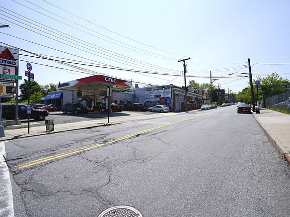 3rd image of 17 Lafayette Ave