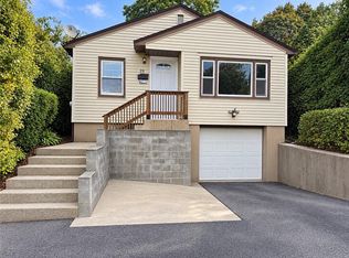 39 Standish Ave, Providence, RI 02908