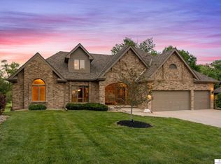 21606 Pinehurst Ave, Elkhorn, NE 68022