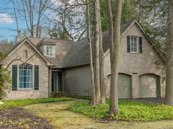 1602 Rockwood Ln, Mishawaka, IN 46545