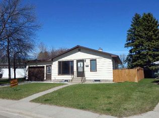 1219 6th St NE, Devils Lake, ND 58301