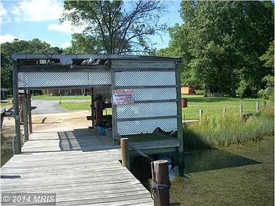 PIER COVERED WORK STATION