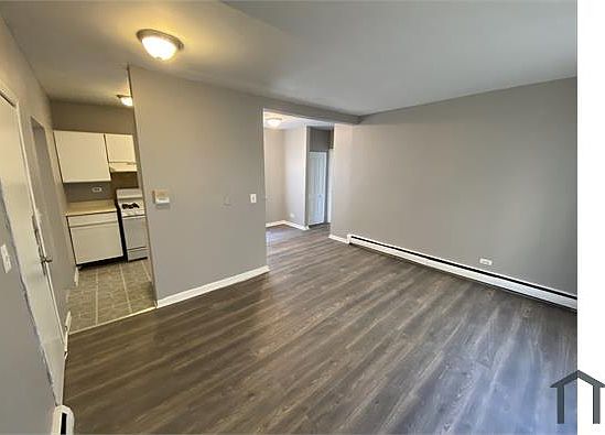 2nd image of 4615 S Drexel Blvd APT 1B