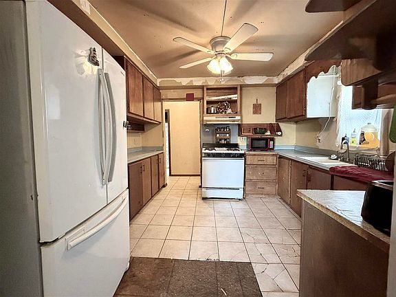 4th image of 1013 W College Ave