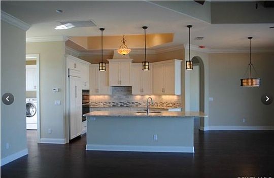 1st image of 19 Fairview Blvd