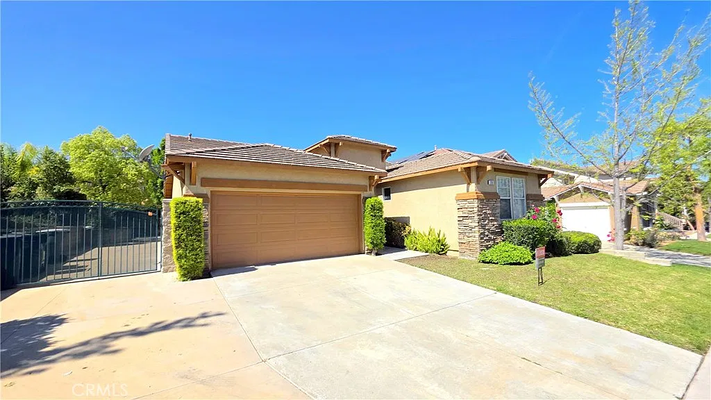3 bed, 1671 sqft, $3,295 — Photo 2