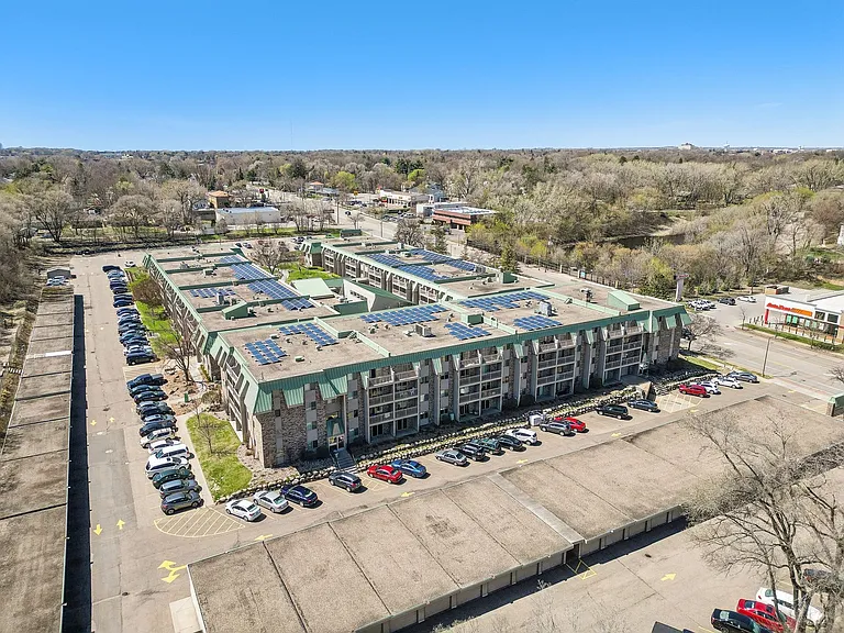 Larpenteur Estates Apartments — Photo 72