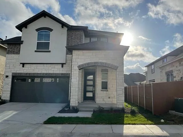 5 bed, 3.5 bath, 3040 sqft, $2,800 — Photo 3