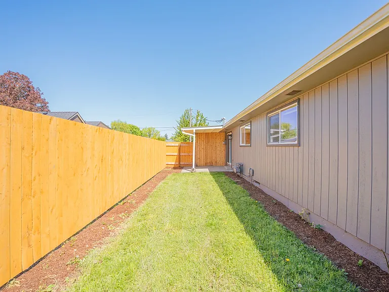 2910 Railroad St SE — Photo 15