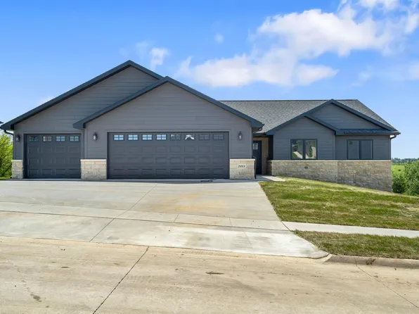 3468 Wagon Wheel Ln, Dubuque, IA 52002
