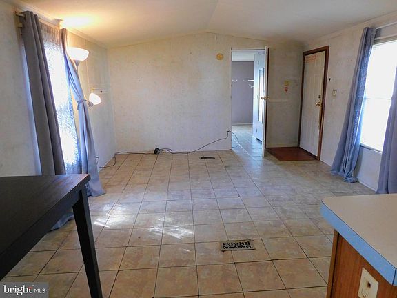 5th image of 117 Meadow Ln