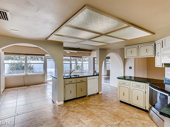 3rd image of 527 Wayfarer Dr