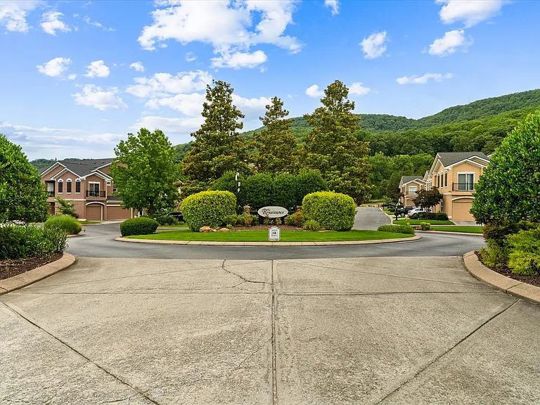 901 Renaissance Ct — Photo 37