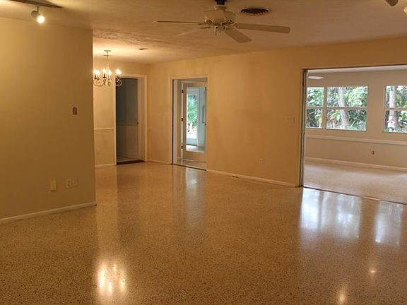 5th image of 7424 Starfish Dr