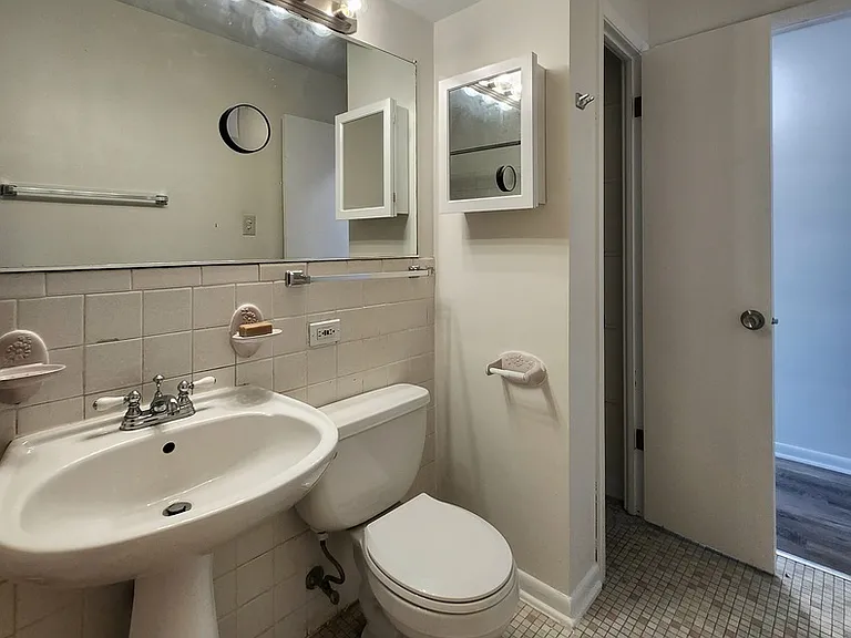 426 Wesley Ave #9 — Photo 5