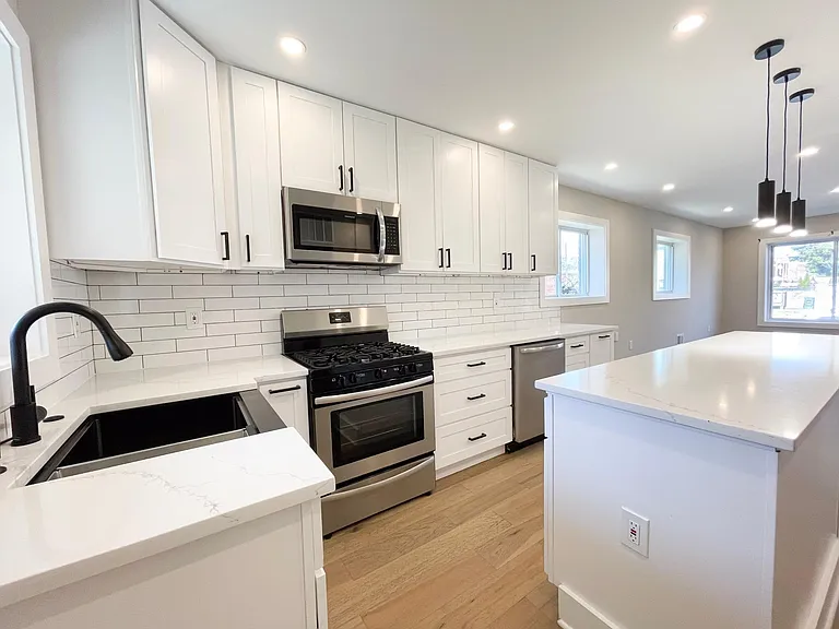 1267 Emerson St NE — Photo 10