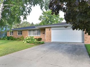 842 E University St, Owatonna, MN 55060