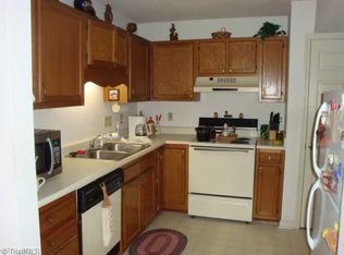 2219 New Garden Rd APT B, Greensboro, NC 27410