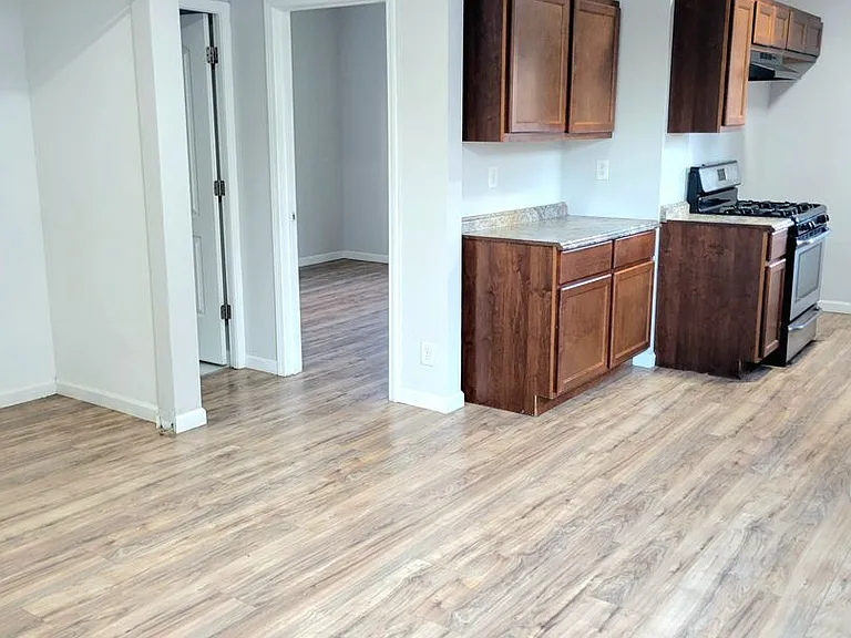 2450 Cleveland Blvd — Photo 7