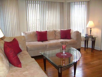 4th image of 6442 N Seeley Ave APT 3E
