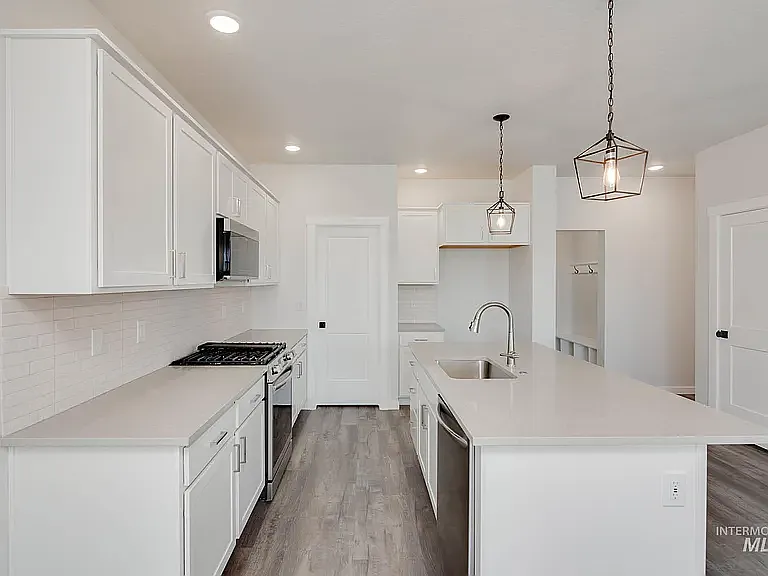 6940 S Chinook Ave — Photo 8