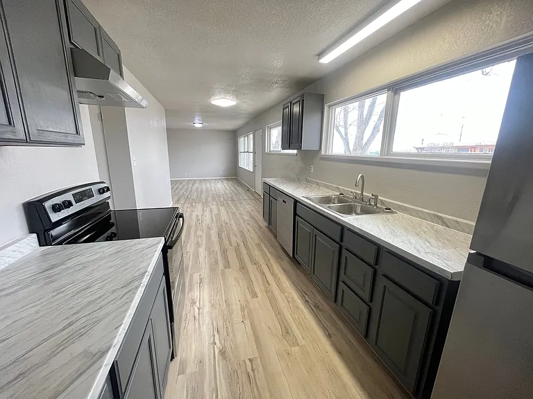 3015 Gary Ave — Photo 3