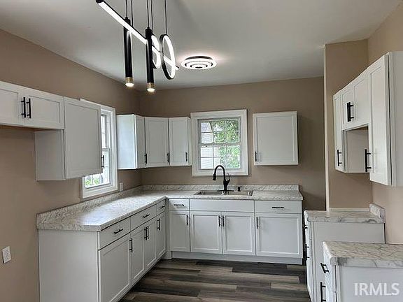 3rd image of 1800 N Roosevelt Dr