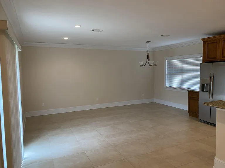 247 Oak Dr — Photo 3