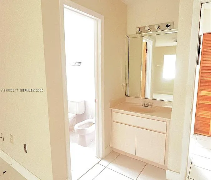 2220 W 74th St #201-16 — Photo 7