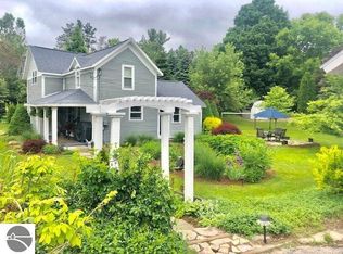 120 W Burdickville Rd, Maple City, MI 49664