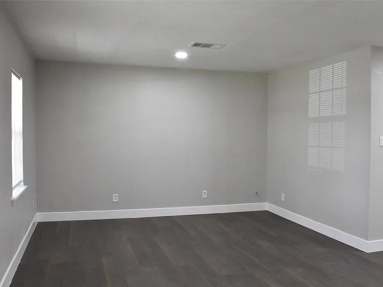8113 Bigwood St — Photo 3