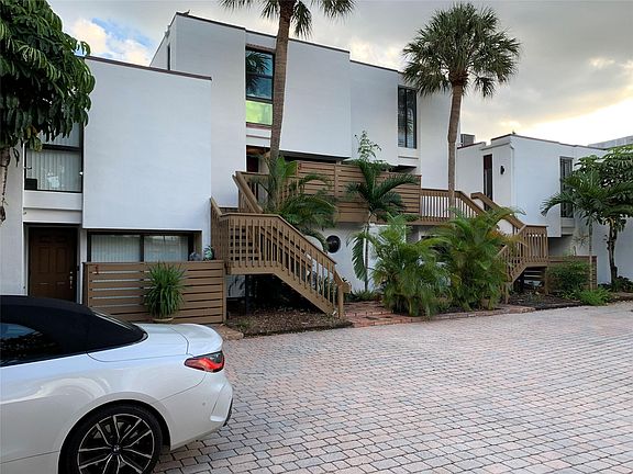 3rd image of 3228 NE 14th Street Causeway #2