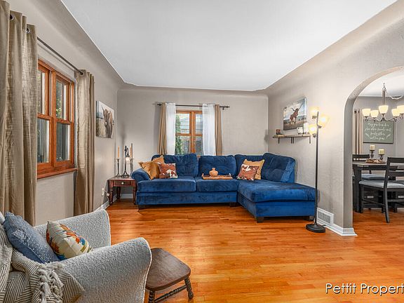 5th image of 1238 Mound Ave NW