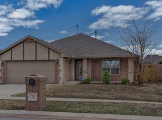 620 Apple Tree Ln, Moore, OK 73160