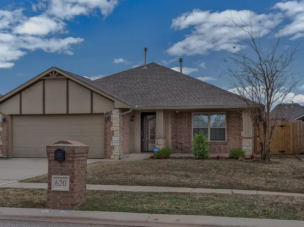 620 Apple Tree Ln, Moore, OK 73160
