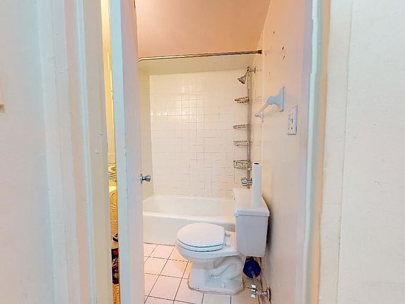 4th image of 402 E 83rd St #C1